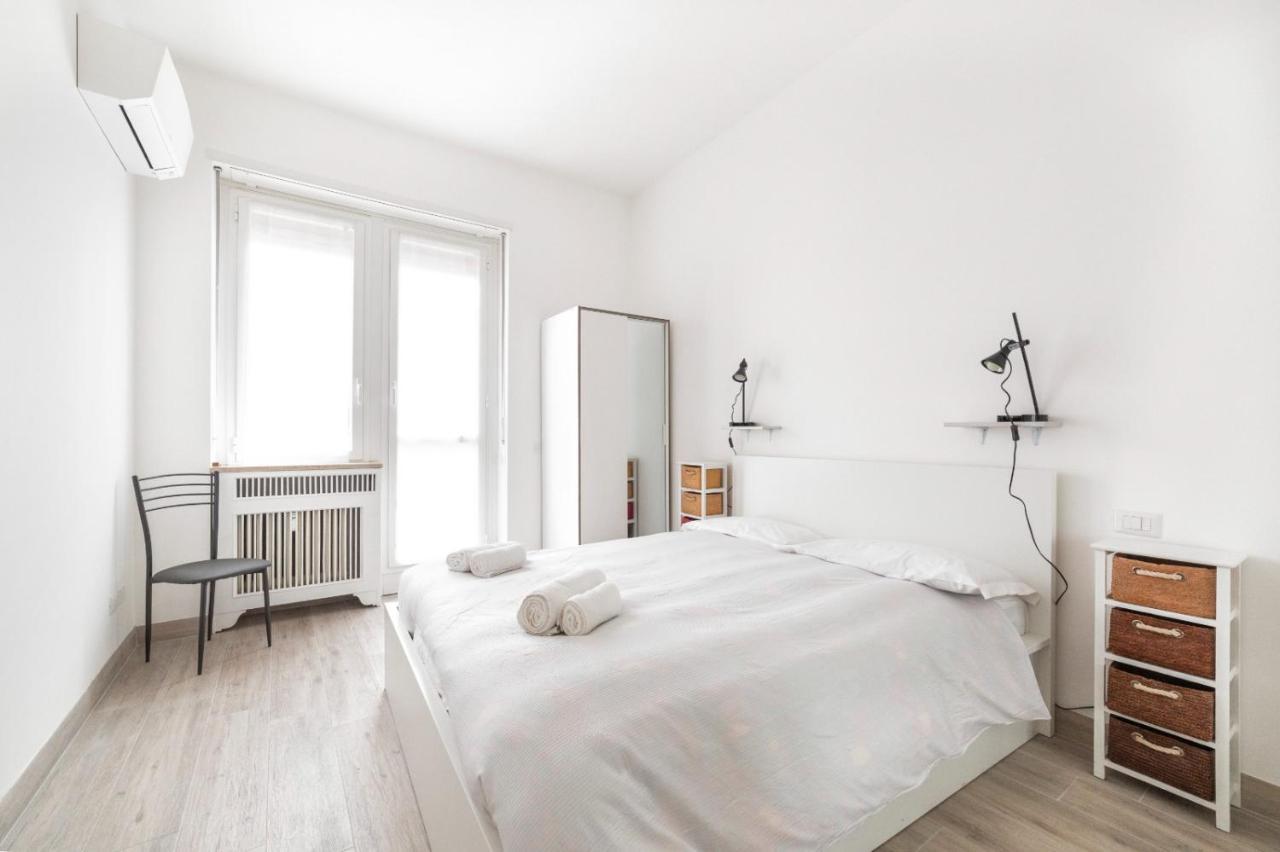 Sant'Ambrogio Bright Apartment With Terrace Milan Exterior photo