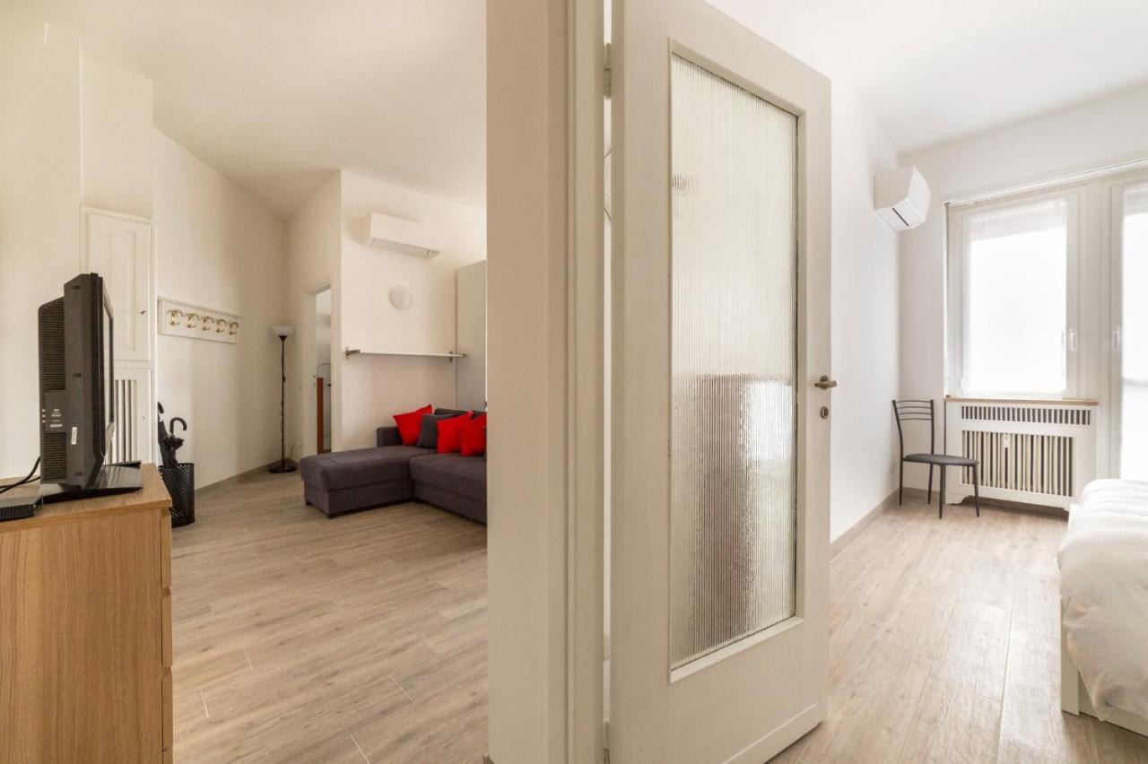 Sant'Ambrogio Bright Apartment With Terrace Milan Exterior photo