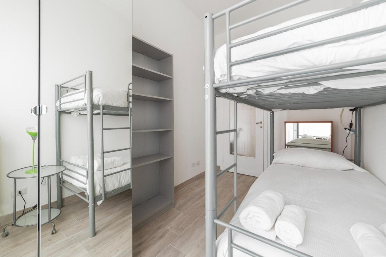 Sant'Ambrogio Bright Apartment With Terrace Milan Exterior photo
